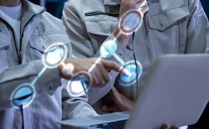 Engineers analyze data by using the Manufacturing Site Improvement Solution. Systems that collect and analyze production and quality data in real time to estimate the causes of defects and predict their occurrence. The latest solutions such as simple image inspection, statistical process control, and inventory control are implemented to improve production efficiency.