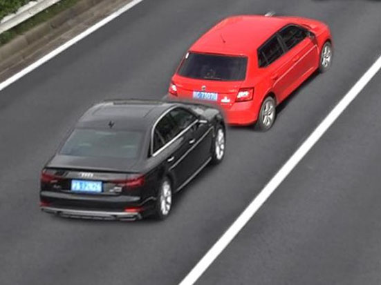 Fig. 5 Vehicles overlapped by scaling up/down and repositioning1
