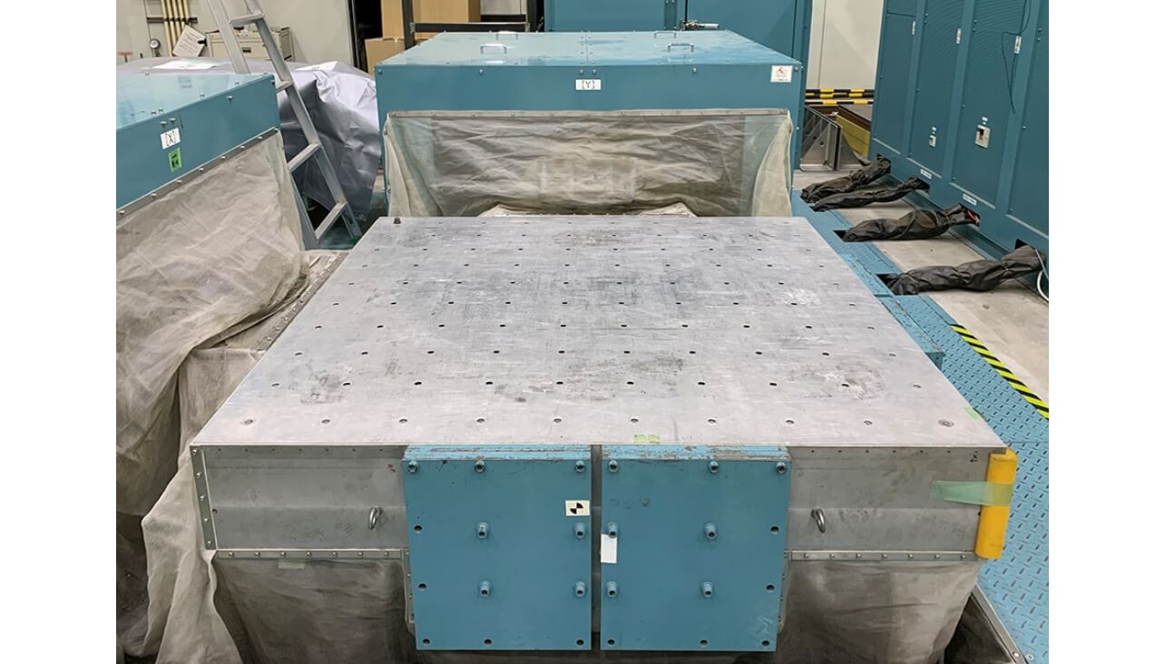 Fig. 2 Picture of vibration test equipment