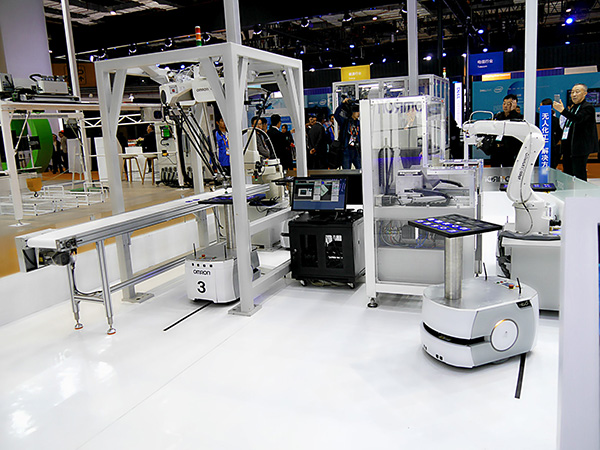 OMRON's production line with "robot integrated solutions"