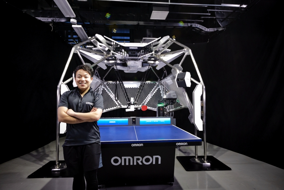 Le robot de tennis de table d'Omron 'FORPHEUS' certifié par le