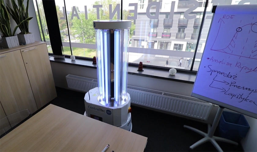 消毒作業を自動化する紫外線光照射器ロボットで、みんなの健康と安全を守る