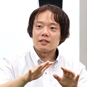 742_speaker_03.jpg