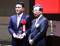 シンポジウム前に行われた表彰式（於 東証アローズ）