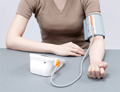 オムロンデジタル自動血圧計　HEM-70008