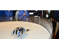 自己成長する機械「自立歩行学習ロボット」