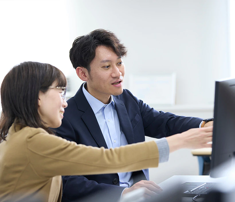 内部障がいの方が打ち合わせをしている様子の写真